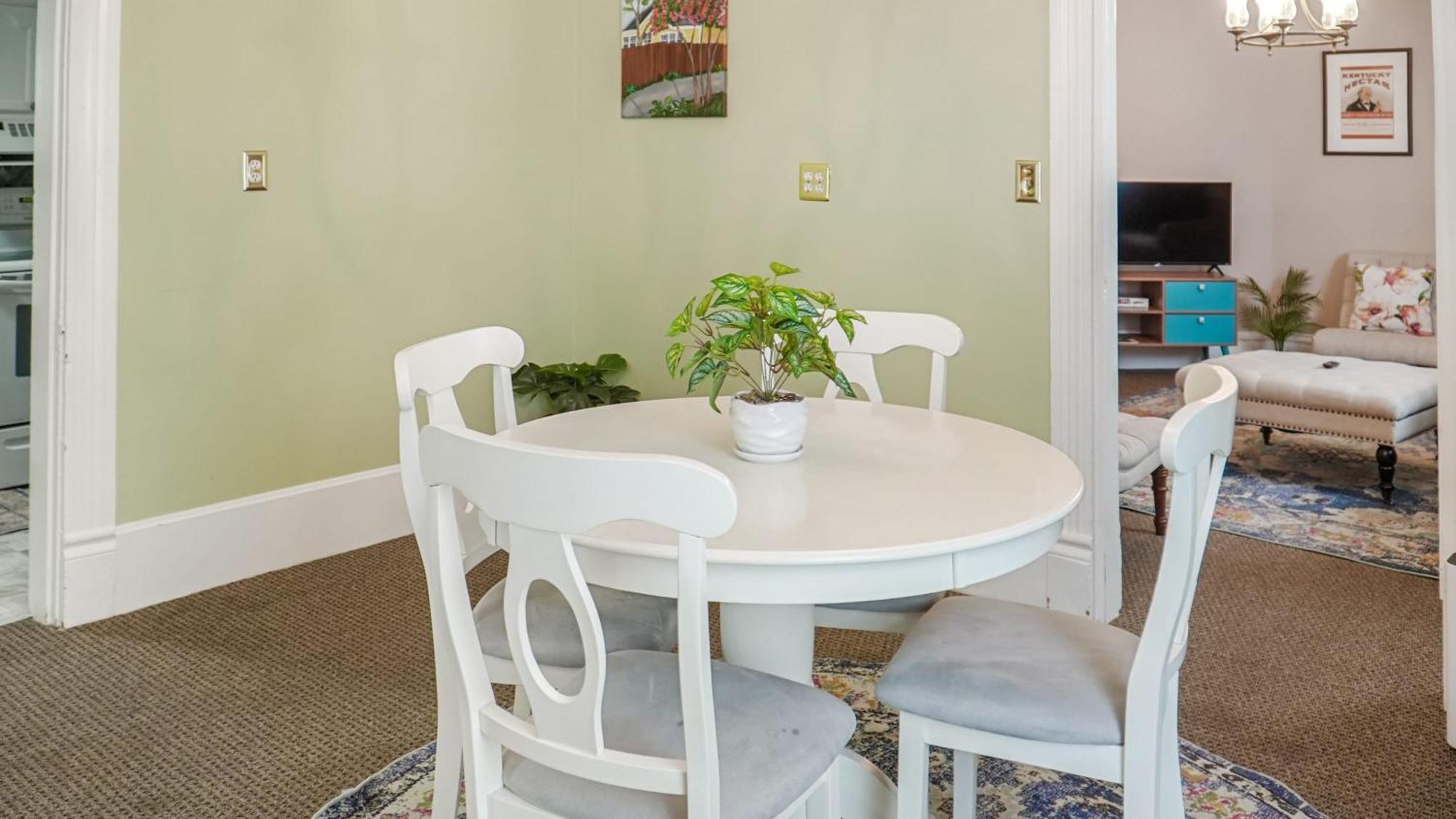 Apartment Charming In Bustling Clifton & Crescent Hill Louisville